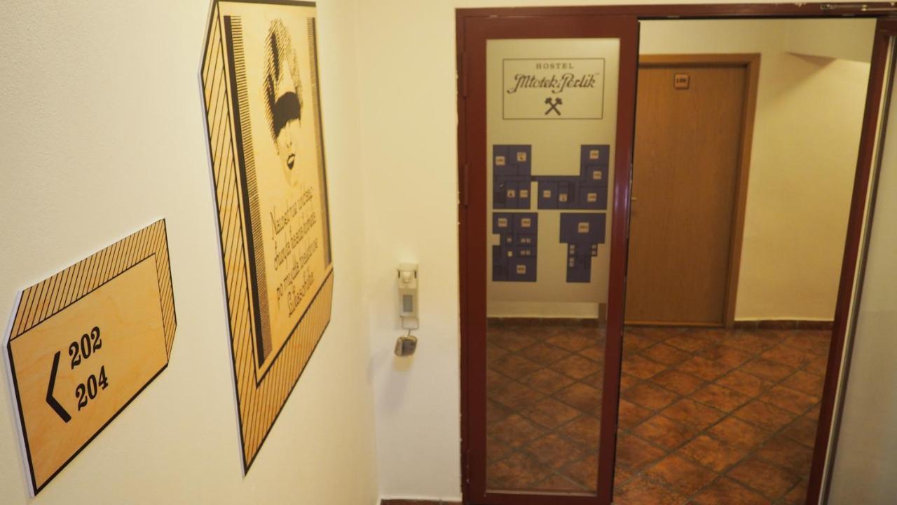 Hostel Mlotek I Perlik Tarnowskie Gory Exterior photo