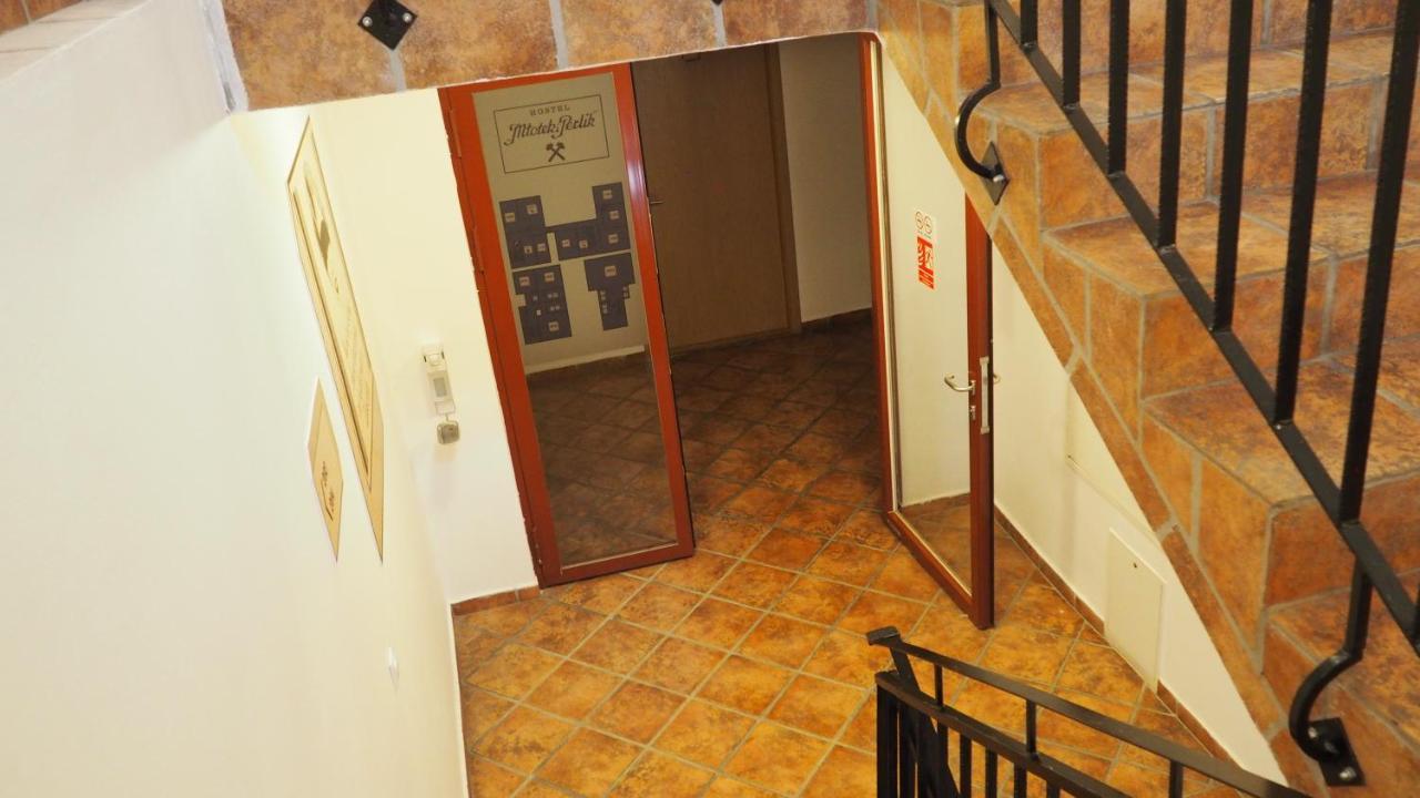 Hostel Mlotek I Perlik Tarnowskie Gory Exterior photo